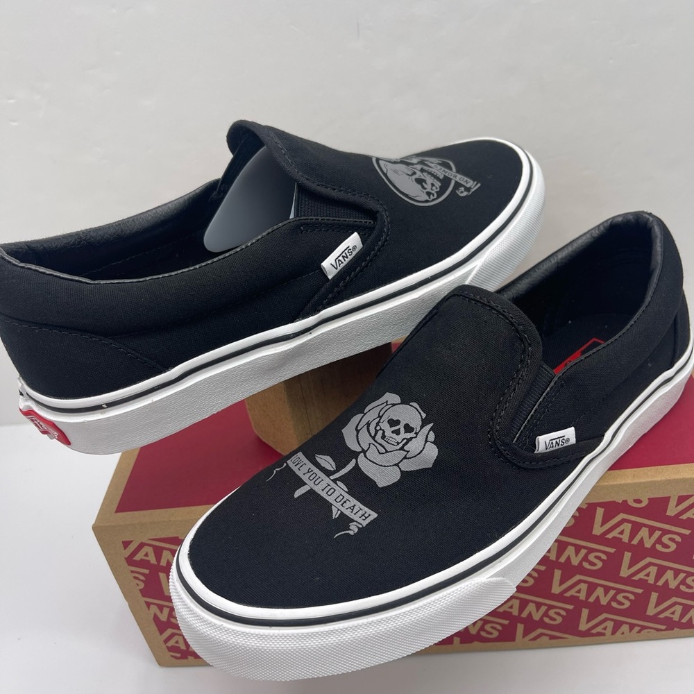 Vans Skull WMNS Classic Slip-On
Love You To Death Black/True White Sneakers - Picture 7 of 16